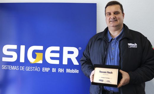 Diretor Rovani Rech recebe homenagem do CDL-NH